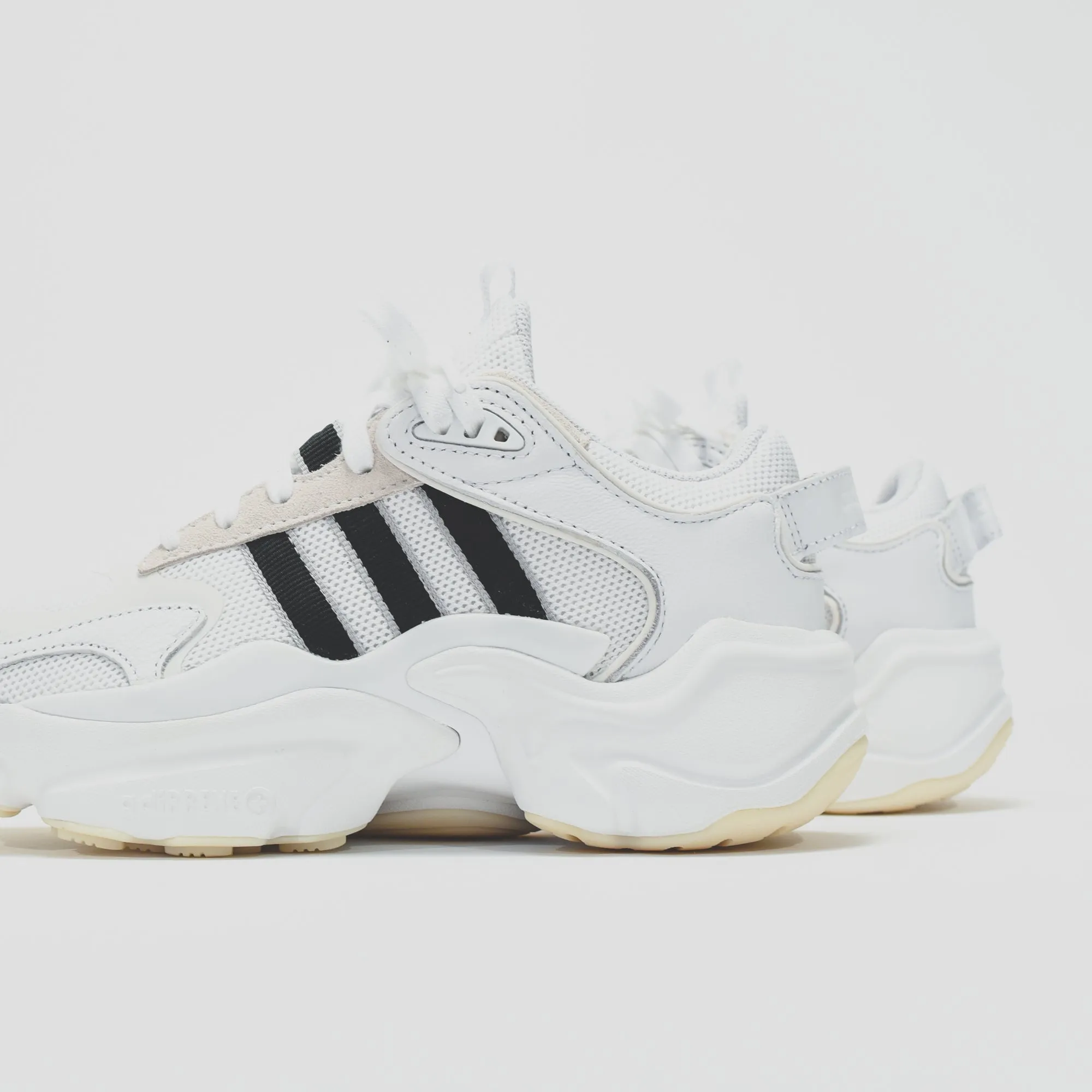 adidas Originals WMNS Tephra Runner - White / Core Black / Grey Two