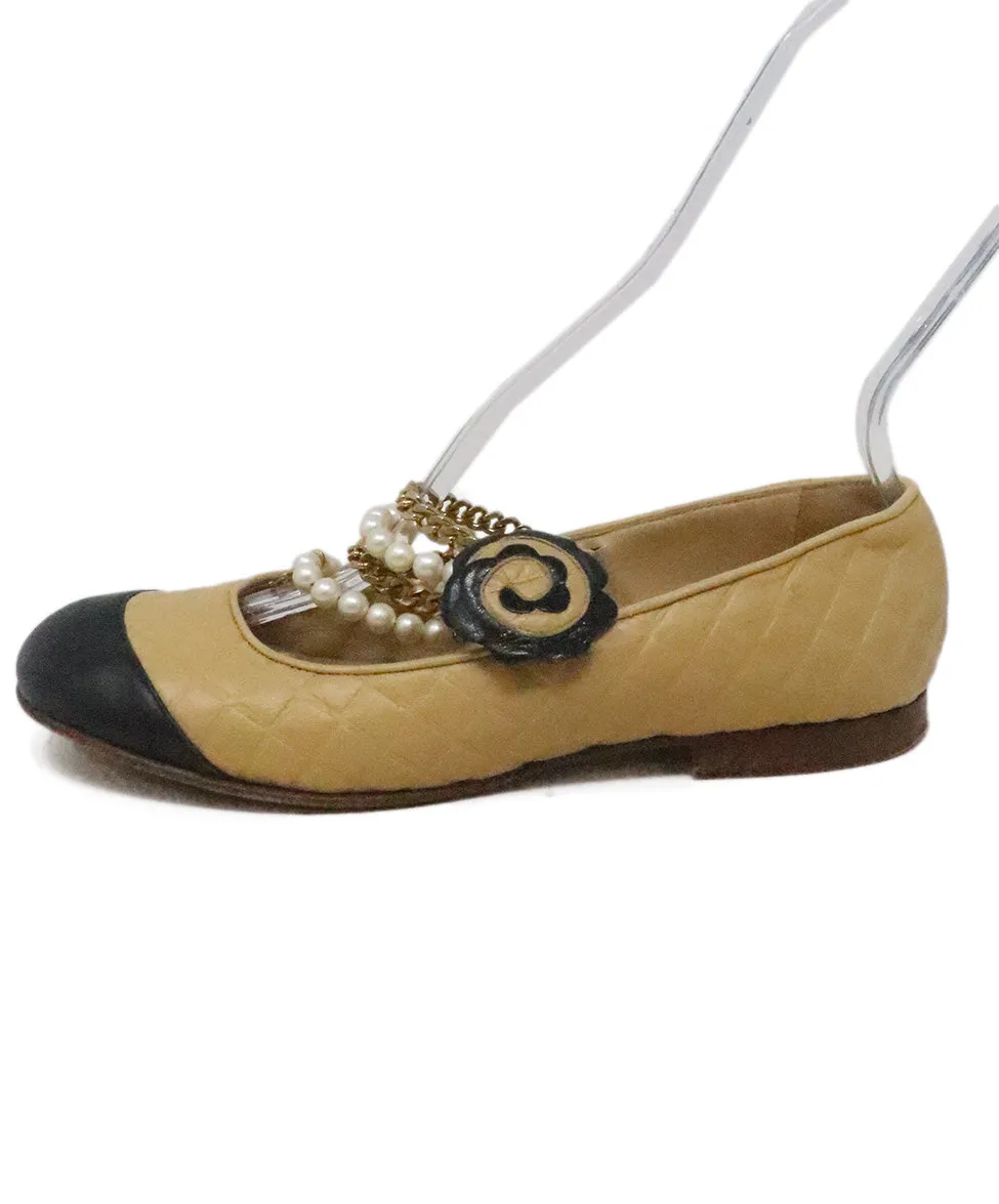 Chanel Tan & Black Flats w/ Ankle Chain sz 7