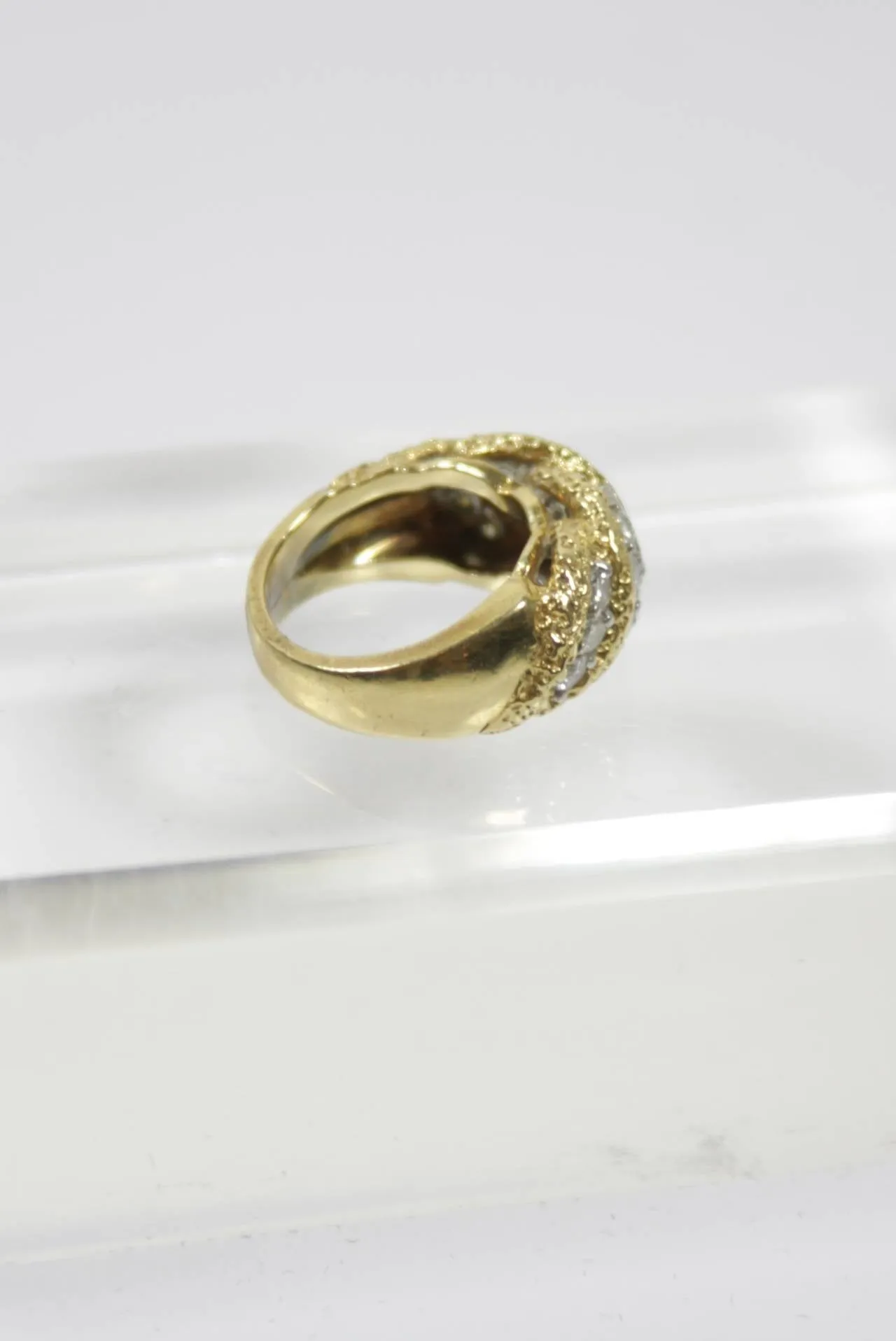 DIAMOND Cut and 18 Karat Textured Gold Ring Size 5