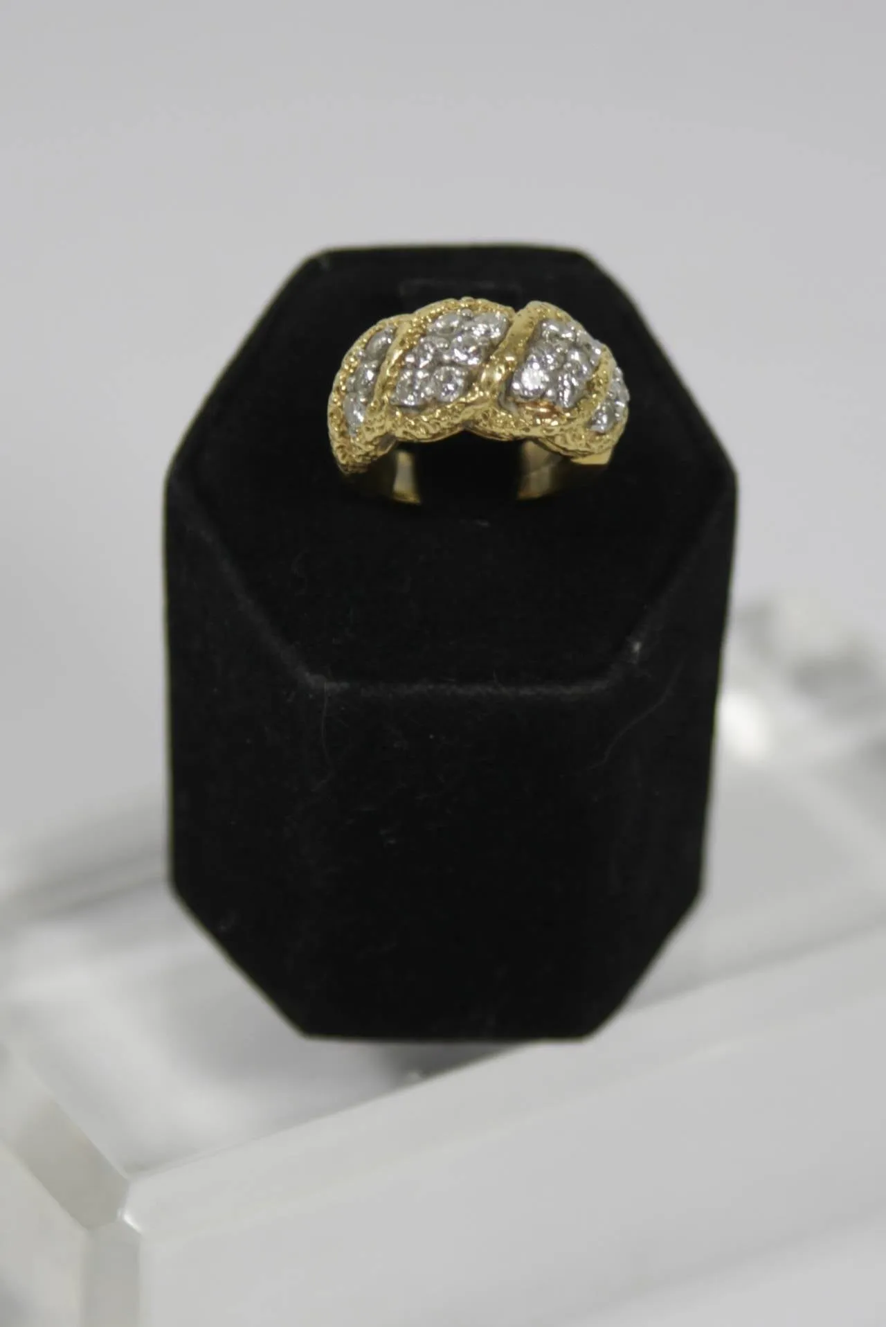 DIAMOND Cut and 18 Karat Textured Gold Ring Size 5