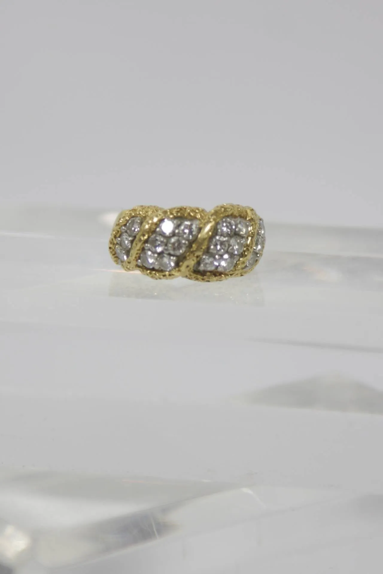 DIAMOND Cut and 18 Karat Textured Gold Ring Size 5