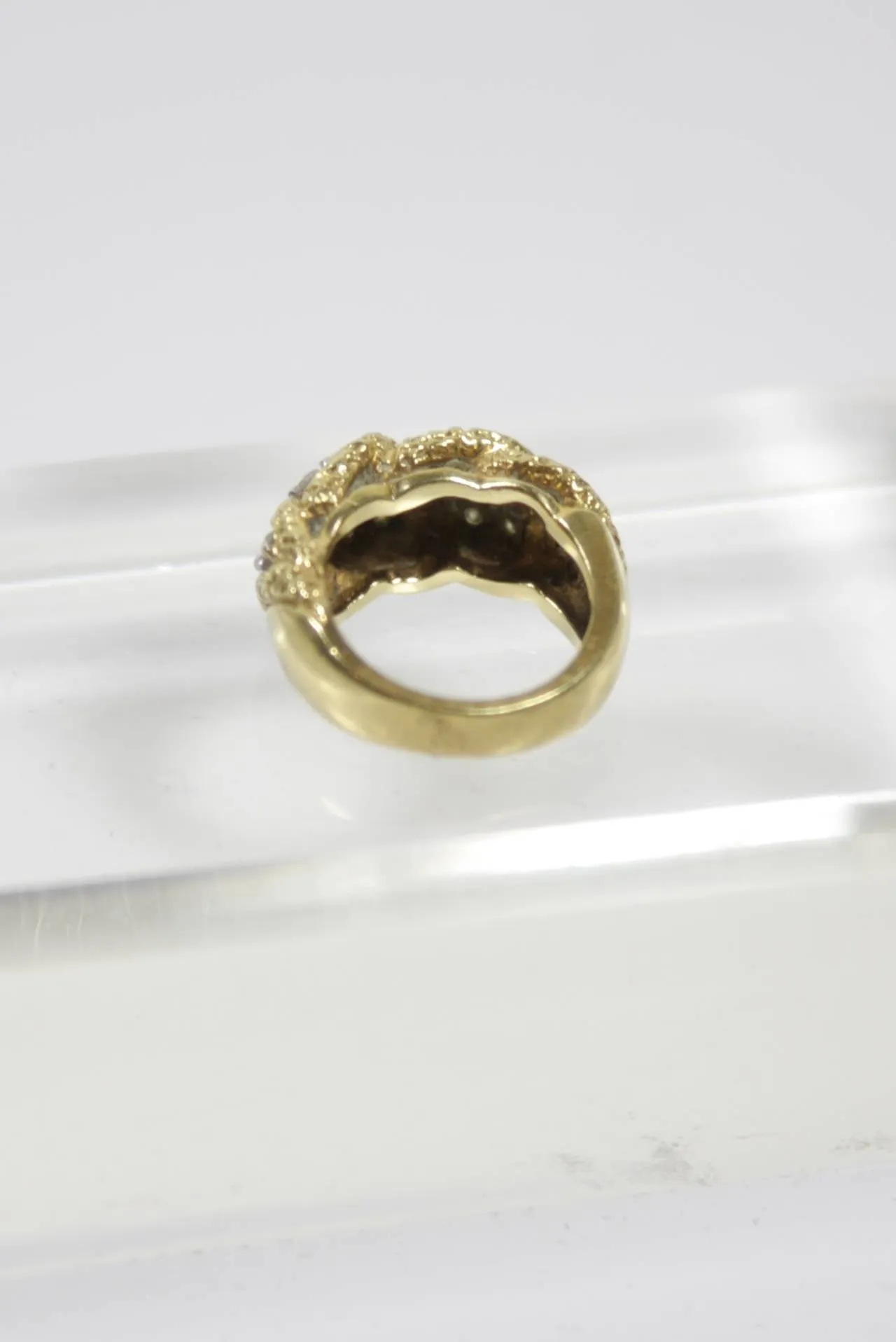 DIAMOND Cut and 18 Karat Textured Gold Ring Size 5